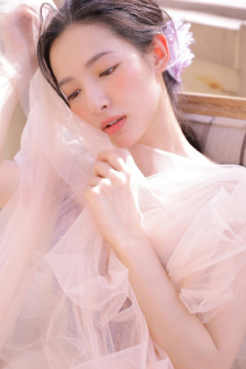 女特工被脱靴子挠脚心